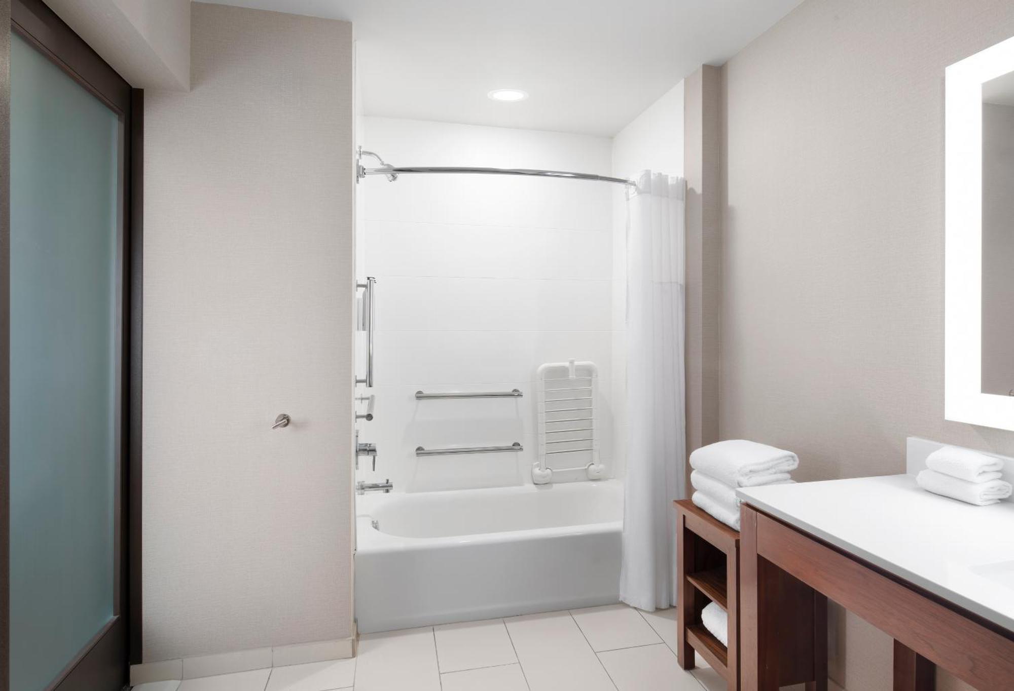 Отель Courtyard By Marriott Seattle Seatac Airport Экстерьер фото