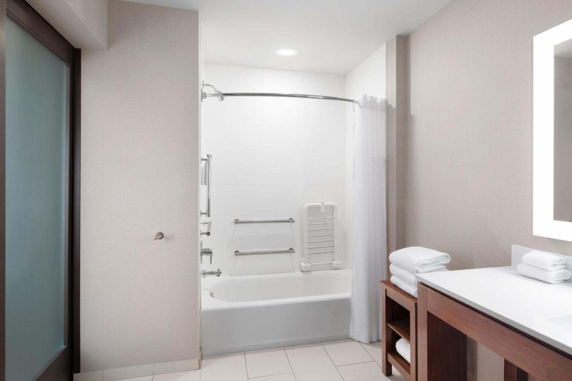 Отель Courtyard By Marriott Seattle Seatac Airport Экстерьер фото
