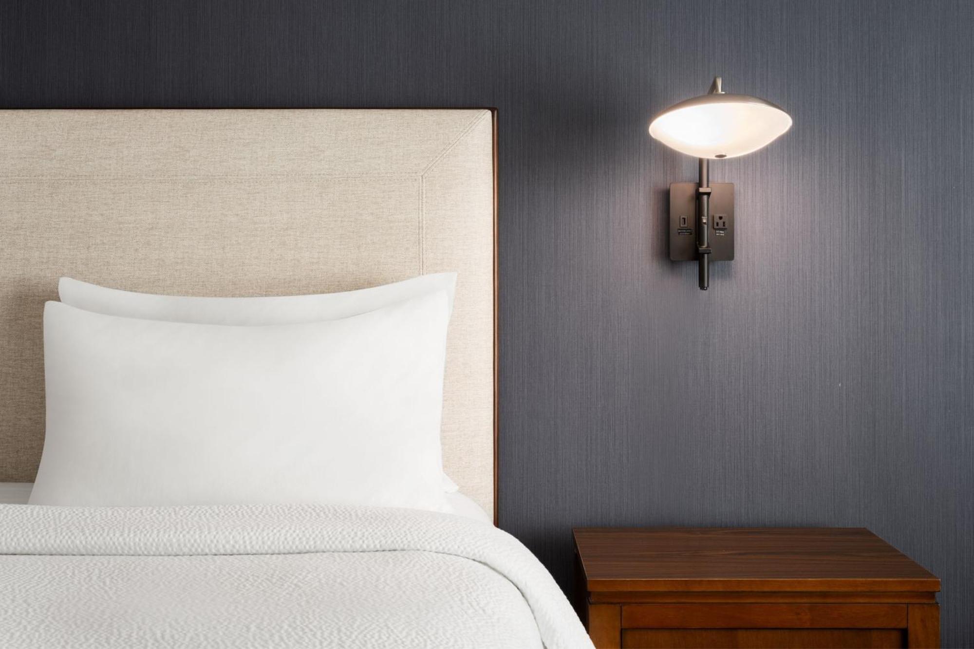 Отель Courtyard By Marriott Seattle Seatac Airport Экстерьер фото